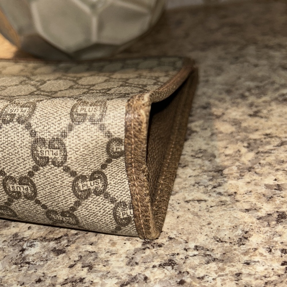 VINTAGE Gucci Plus Clutch - Picture 7 of 9
